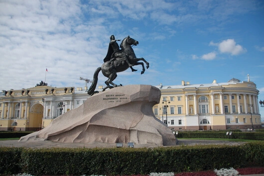 2.000 Kilometer geschafft: Erste Radhelden in St. Petersburg