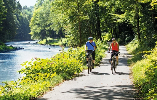 Deutschlands schönste Sommerziele an Küsten und Flüssen zum Radeln