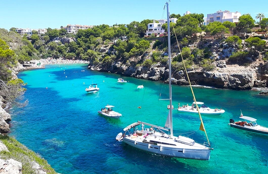 Auf Schritt und Tritt mit der Schönheit von Mallorca und Zypern