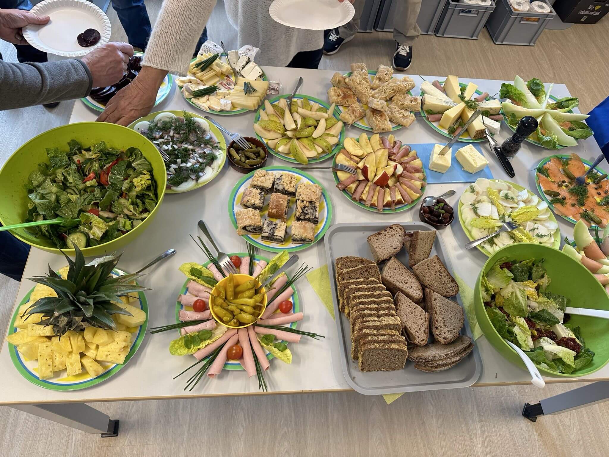 Picknick liebevoll vorbereiten für die Landpartie-Gäste