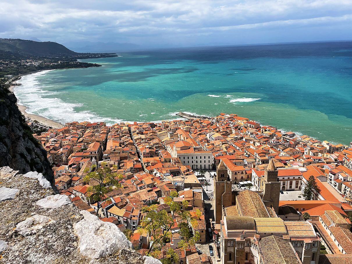 Sizilianische Panoramen: Ausblick vom  Burgberg Cefalù ©Foto: Die Landpartie