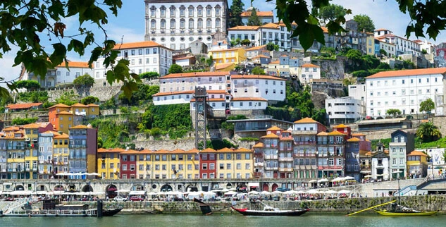 Geführte Radreise auf dem portugiesischen Jakobsweg - Häuseransicht auf Coinbra
