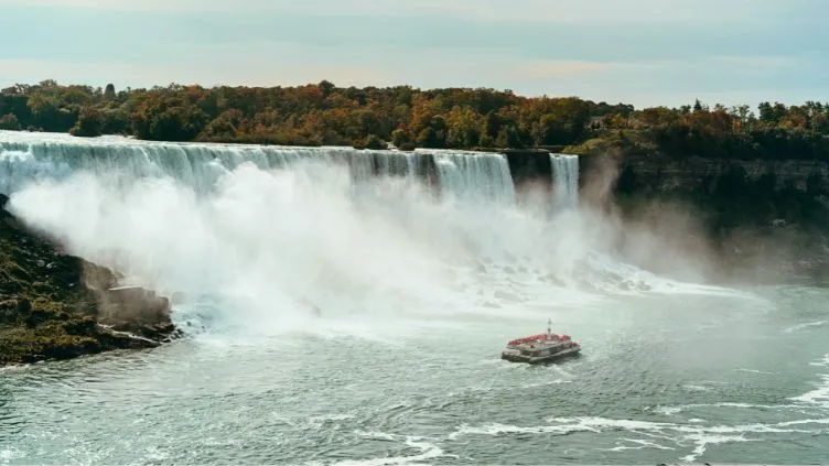 Niagarafälle in Kanada aus der Luft fotografiert, Foto: Destination Toronto