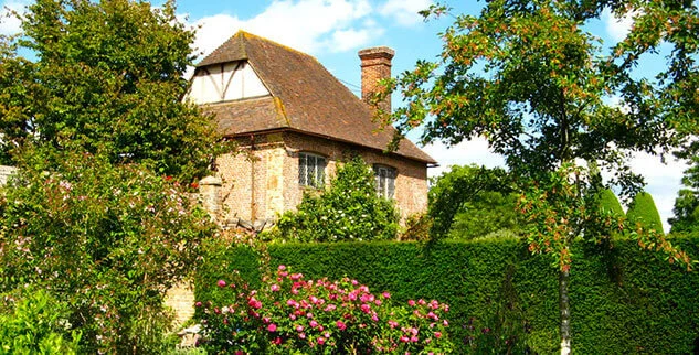 Ein Haus mit Garten in Südengland.