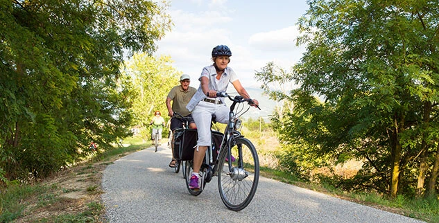 Radfahrer in der Natur der Bretagne