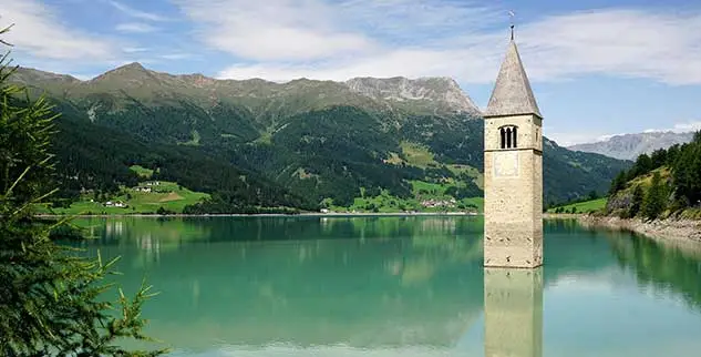 Der alte Kirchturm im Reschensee