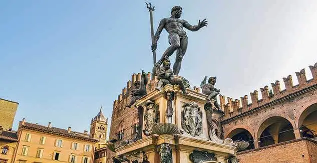 Neptun Statue Piazza Maggiore