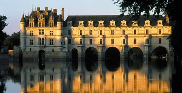 Burg Fontevraud im Sonnenuntergang