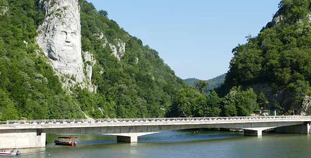 Brücke über der Donau