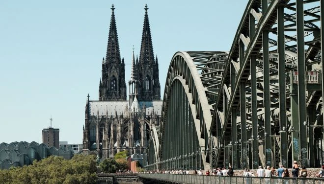 Sicht auf den Kölner Dom und die Hohenzollernbrücke, Foto: Pexels