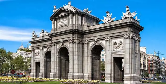 Erleben Sie mit der Landpartie das Puerta de Alcala in Madrid an Silvester