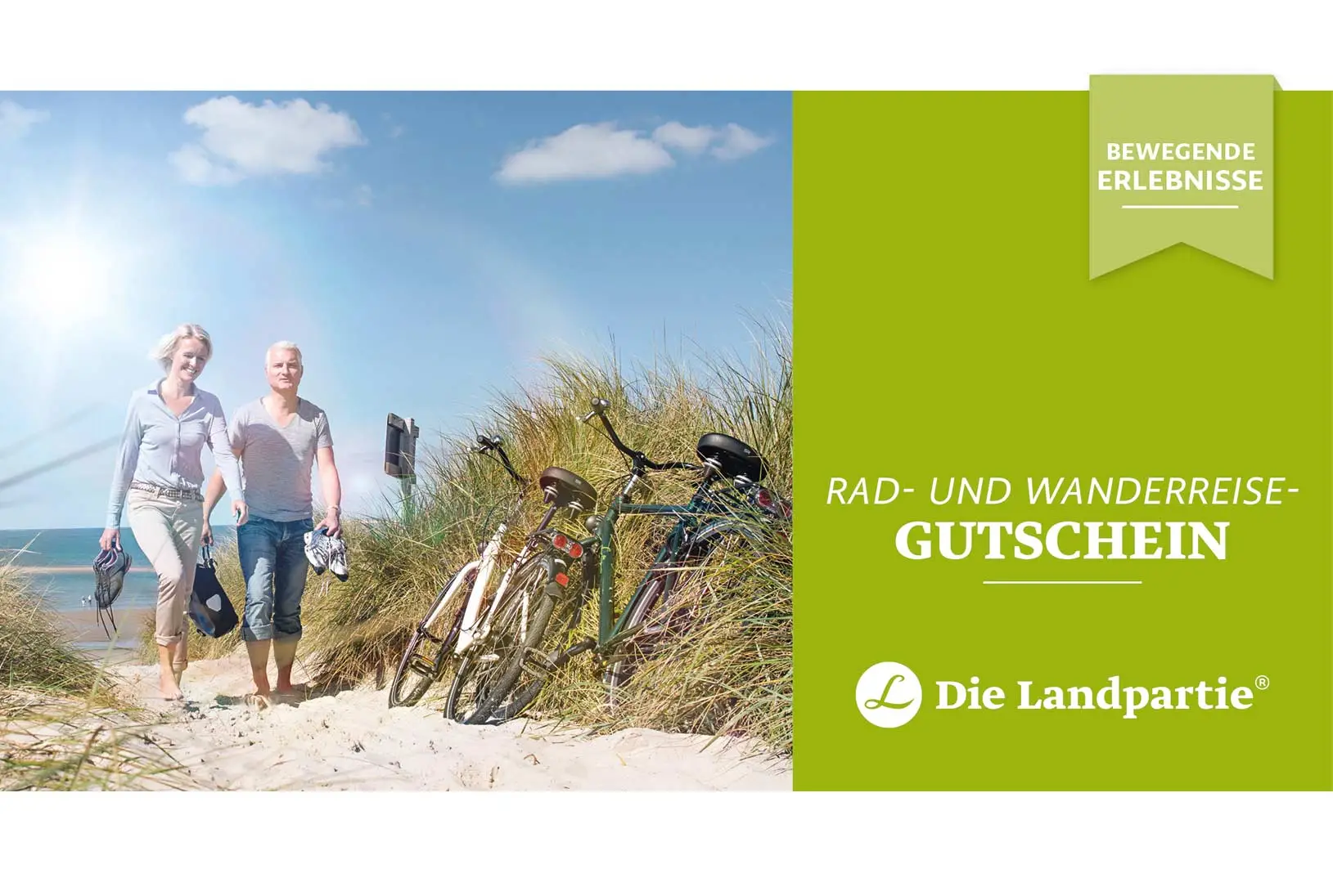Fahrräder an Dünen gelehnt und zwei Radfahrer, die daneben herlaufen, Text neben dem Bild 